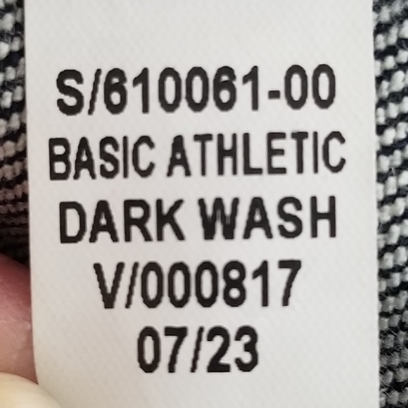 Old Navy Men’s Built in Flex Athletic Tapered Leg Jeans Size 33 NWOT - Picture 12 of 12